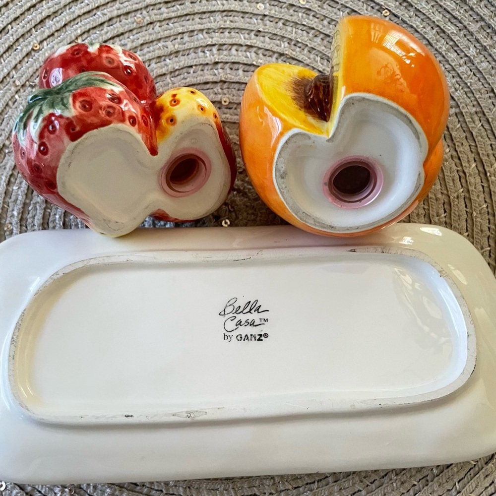 Vintage Bella Casa By Ganz 3 Piece Set. Fruit Salt and Pepper Shakers - Picture 3 of 6
